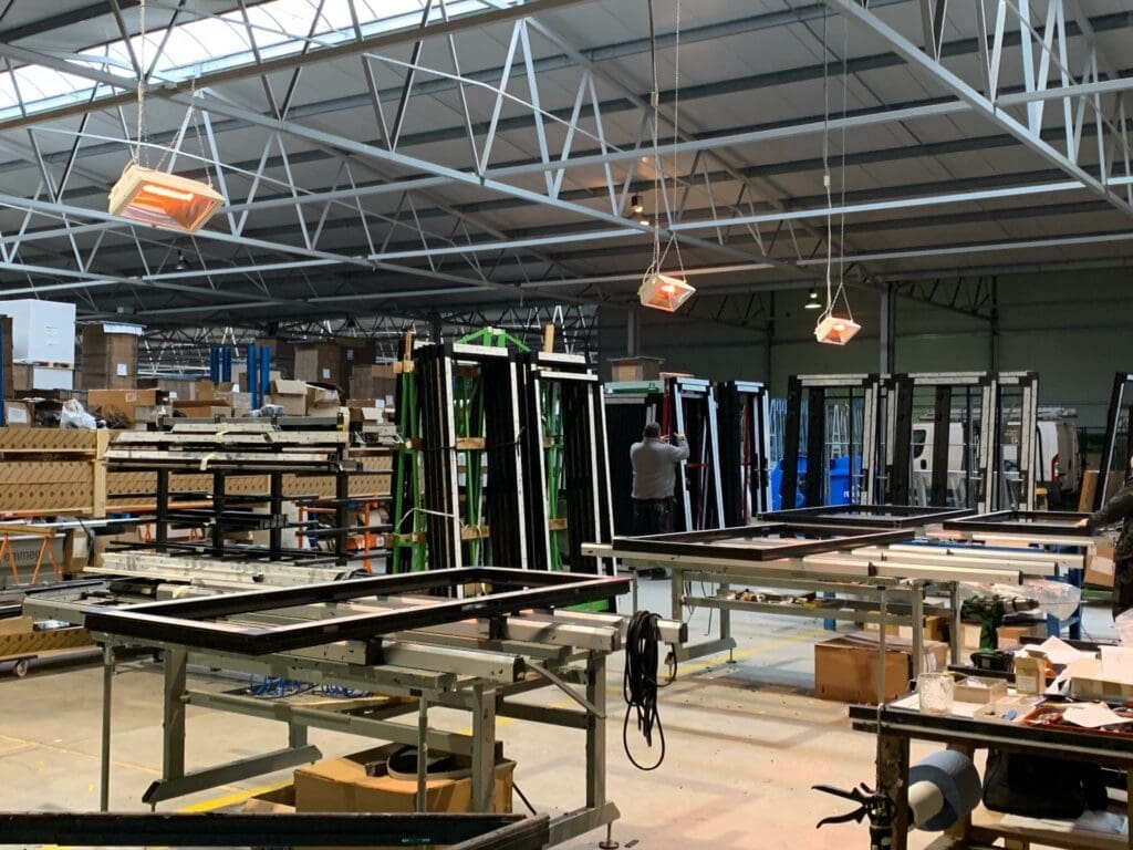bedrijfshal verwarmen zonder gas Infrarood heater bedrijfshal werkplaats verwarming